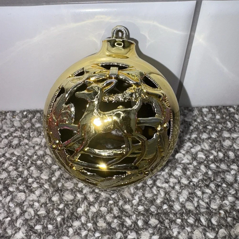 Bradford Christmas Ornaments Vintage Plastic 4 Balls Filagree Deer‎ Merry